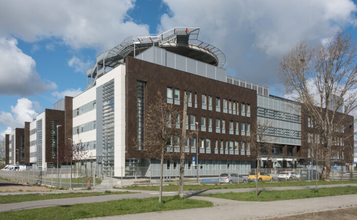 Szpital Południowy w Warszawie, Adrian Grycuk, CC BY-SA 3.0 PL, via Wikimedia Commons