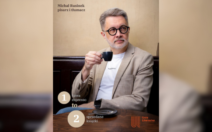 Michał Rusinek w kampanii Unii Literackiej, fot. Łukasz Giza; opracowanie graficzne Tomasz Minkiewicz, facebook.com/unia.literacka