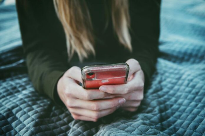 nastolatek w social mediach