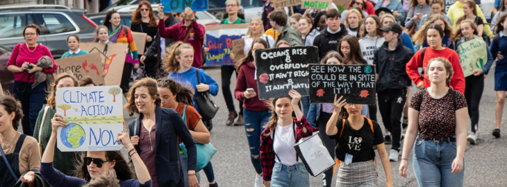Aktywiści klimatyczni podczas marszu