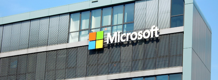 Microsoft logo na budynku