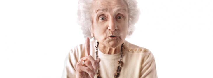 starsza kobieta biorąca udział w kampanii "Obudź się"