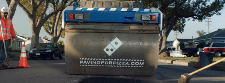 zdjęcie walca naprawiającego drogę, for. Paving for Pizza