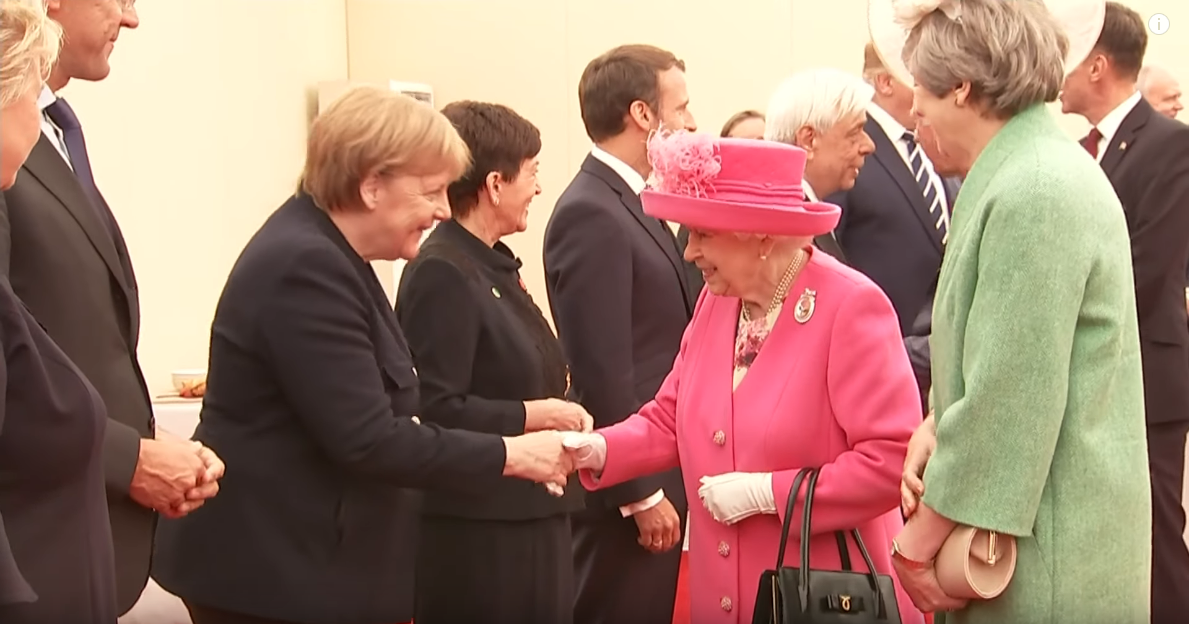 powitanie królowej z kanclerz Niemiec